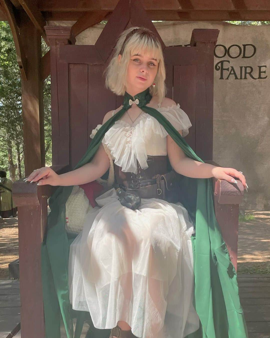 レベッカのインスタグラム：「Sherwood Renaissance Faire!  #rennfaire #sherwood #sherwoodforestfaire」