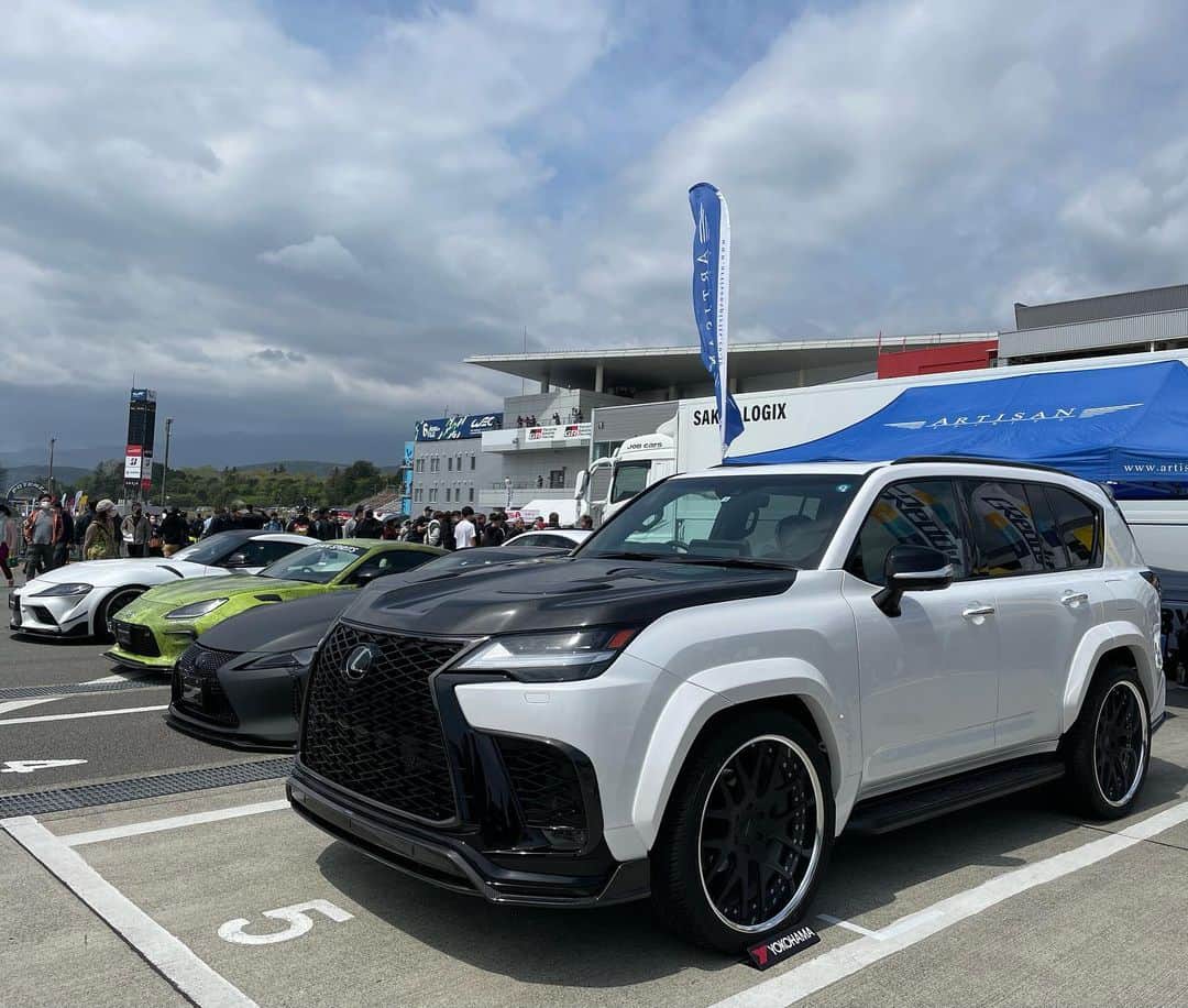 Spirits Artisanのインスタグラム：「Artisanspirits/// #モーターファンフェスタ2023  天気にも恵まれ楽しかったです。  USA : @evasivemotorsports @butlertire Canada : @advanced_auto_salon @otto.auto.service China : #bondchina Hong kong : @nigeljdmparts Taiwan : #車庫小舗 Russia : @suv.project Kazakhstan : @spoiler.kz Indonesia : @premierautowerkz Philippine : @jworksunlimited @artisanspiritsph Singapore : @mwsautoworks Thailand : @prodriveshop India : @racetechindia Malaysia : @donloh2007 Bahrain : @kanooperformance Kuwait : @hamad_skyline UK : @streettracklife Australia : @import_monster @traum06996 @car_life_staff @sunyard @bondosaka #bondourawa @bondtokyo @bond_omiya @bondoiimura @ysr0443 @cs.forme_1 @office_k_tokyo @blitz_japan_official  @artisan.ceravi  @artisan.nobu  #artisanspirits #artisan #asms #lexus #lexususa #lexuslx #LX600 #fujispeedway #motorfanfesta #lexustuned」