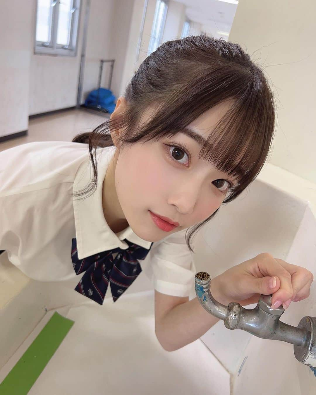 岸みゆさんのインスタグラム写真 - (岸みゆInstagram)「おはよ！一緒に青春しよ🏫♡  今日は20時から学校宿題チェキ販売だよ🎒🎓📔  制服とか、セーラーとか、白衣とか、先生とか、部活の中から着ちゃう😳 自前のキッズ用体操服は絶対着る‪（◜~◝⸝⸝） きゅんきゅんシチュエーションで可愛く撮るね🫶🏻‎  全部で5着！5枚でコンプリート！ 5.10.15枚特典あります！ 宛名とサインとデコレーション1枚1枚愛をこめるね🥰  今日撮影だからTwitterとかストーリーでチラ見せする♡ 見ててね♡  販売URLはストーリーにて！」4月24日 9時42分 - miyu_kishi0213