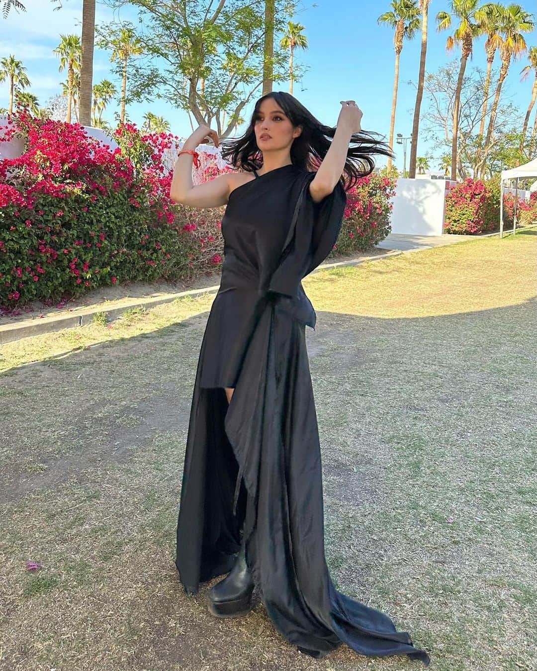 バンクスのインスタグラム：「Guess where I am? 👀」