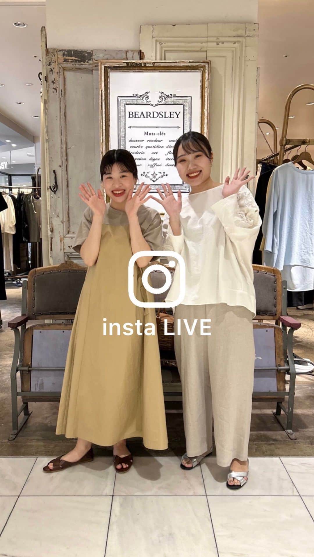 BEARDSLEY offcial instagramさんのインスタグラム動画 - (BEARDSLEY offcial instagramInstagram)「04.24 京阪店オススメアイテムをご紹介！  ・裾レースブラウス ［BEZ1031404A0003］ ¥19,800  white・beige・black・blue フリーサイズ ※blueのみ6月末店舗入荷予定  ・ウエストリブリネンパンツ ［BEZ1031302A0009］ ¥22,000 beige・black 3サイズ(0・1・2)  ・袖レースドルマンブラウス ［BEZ1031404A0009］ ￥22,000(税込) white・black フリーサイズ  ・カットコンビフレアワンピース ［BEZ1021509A0013］ ¥18,700 pink beige・black フリーサイズ  #beardsley #ビアズリー  #beardsley_recommend  #京阪モール #京阪百貨店 #京橋 #京橋駅 #大阪旅行  #ブラウスコーデ #ブラウス #レースブラウス #レーストップス #リネンパンツ #ワイドパンツコーデ #ワイドパンツ #ウエストゴム #ワンピースコーデ #ワンピースコーディネート #ワンピコーデ #フレアワンピース #30代コーディネート #40代コーディネート #50代コーディネート」4月24日 9時49分 - beardsley.pr