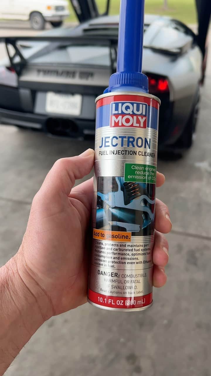 スティーブのインスタグラム：「Liquimoly Jectron time for the Lambo! ランボルギーニにもリキモリの燃料システムクリーナー　#ランボ #ランボルギーニ #リキモリ　#liquimoly #jectron #lambo #lamorghini #murcielago #v12」