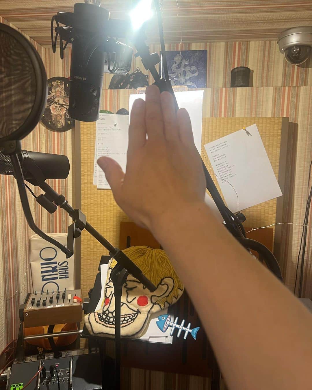 ミヤ のインスタグラム：「おはようございます。今日も歌の日です。 仮タイトルは DeadMan Y #mucc25th」