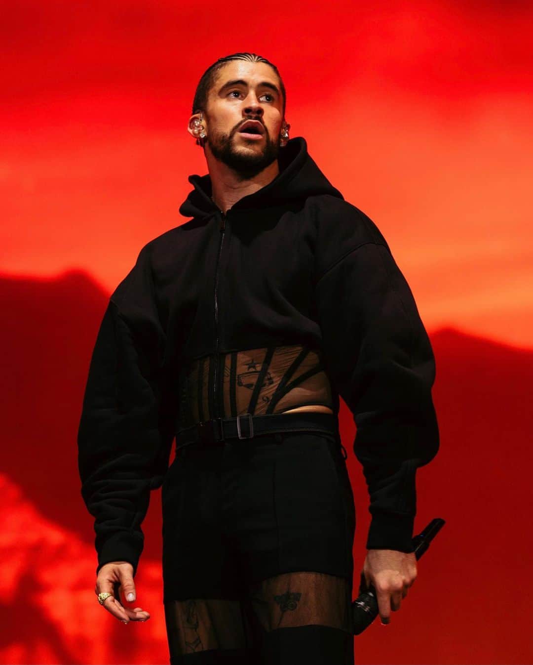 ミュグレーのインスタグラム：「@badbunnypr headlines at @coachella wearing custom Mugler by @cadwallader.  - Stylists @stormssmoov @marvinxdouglas Photographer @siempreric  - #mugler」