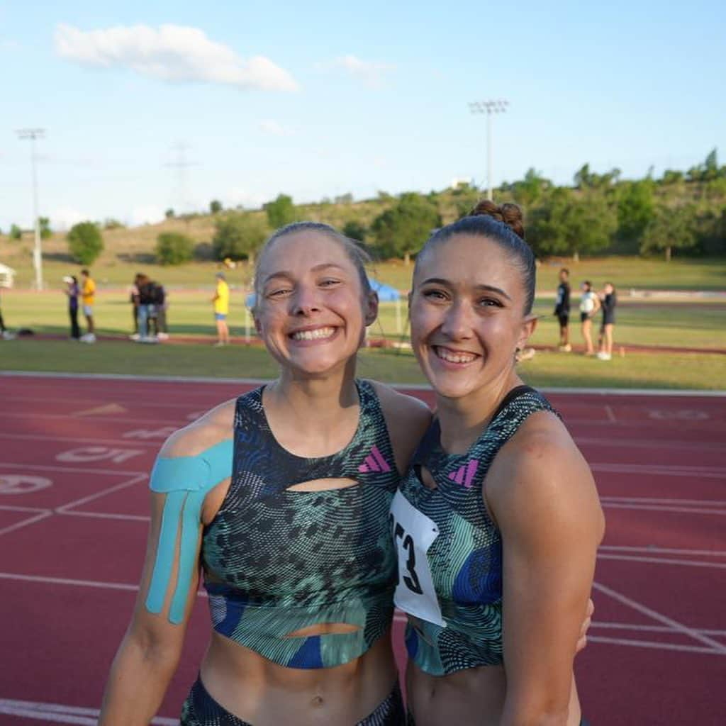 ジーナ・ルケンケムペルのインスタグラム：「Nothing better than getting to do what I love and getting to do it with @rebekka.haase 🥹♥️  📸 @bennig93   #team #teamlückenkemper #teamlueckenkemper #rebekkarabbit #teamworkmakesthedreamwork」