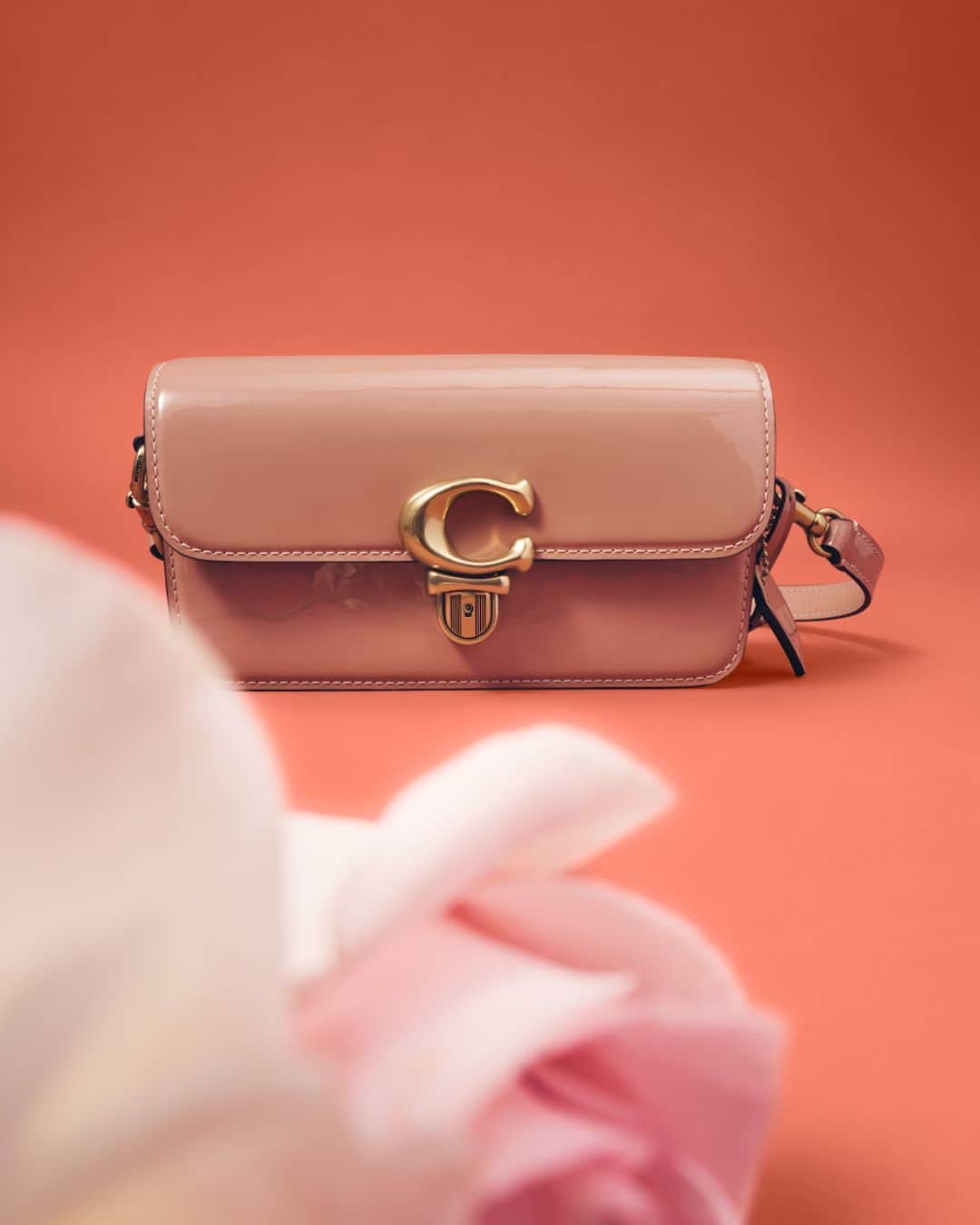 のインスタグラム：「Looking for a way to make Mom’s day? You’ve come to the right place. 💓 Link in bio to shop gifts. #CoachNY #MothersDay」