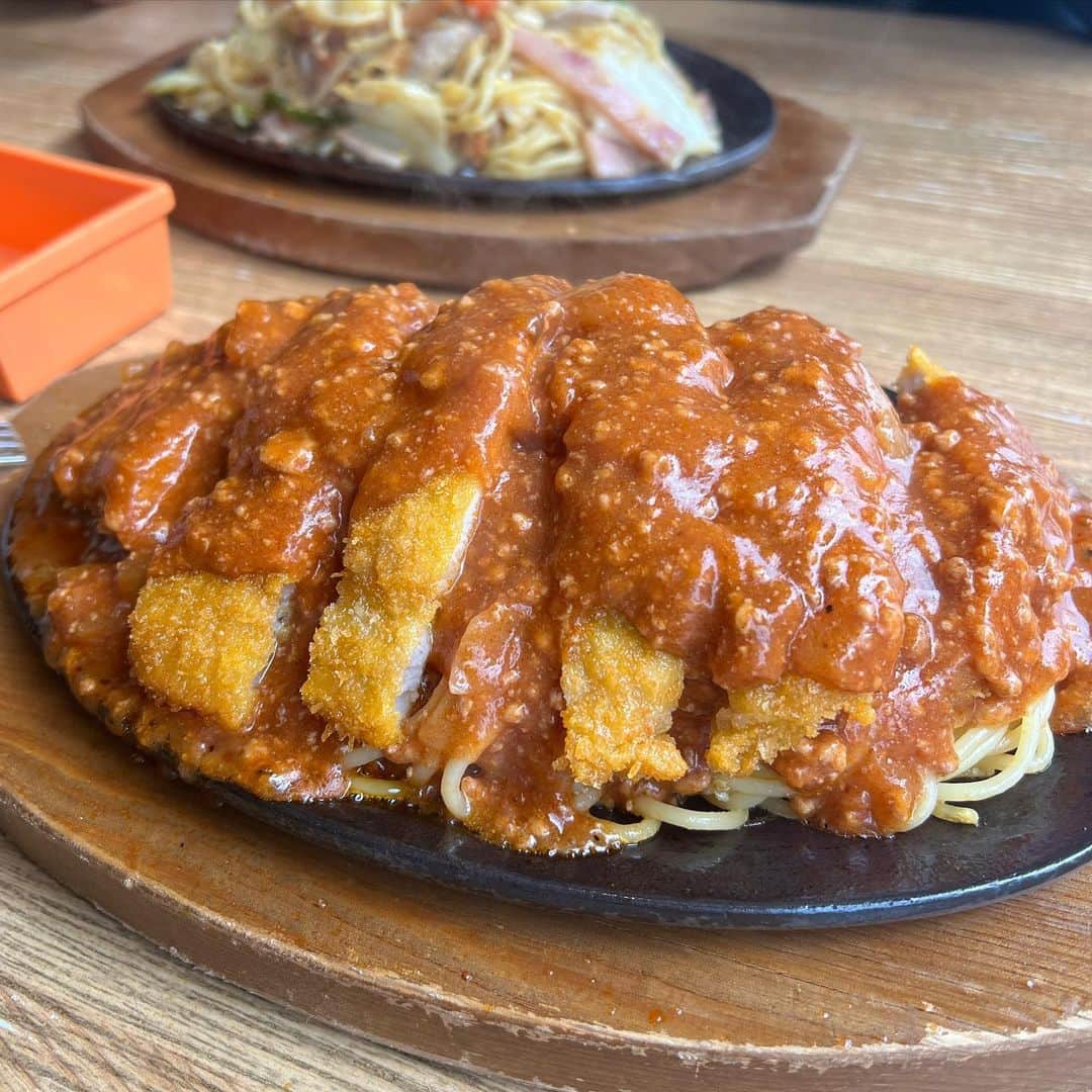 大倉ちなのインスタグラム：「, 今回これだけは寄りたかった 懐かしいところ🥹🍴 〜KUSHIRO の泉屋さんのスパカツ〜 ⸝⋆* #レストラン泉屋本店  #北海道グルメ  #釧路グルメ  #洋食　#photooftheday  #instagood #lunch  #like #food #foodporn」