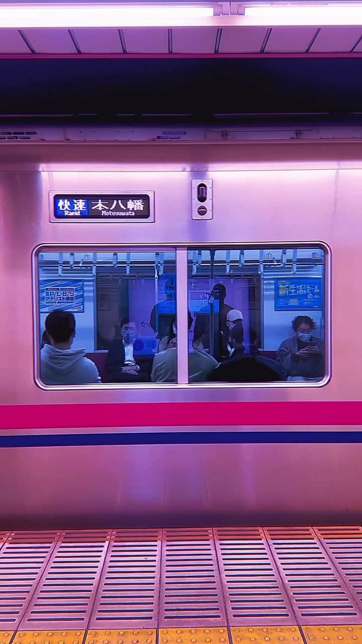 STYのインスタグラム：「📍#京王線 #プラットフォーム #keioline #platform #train #cyberpunk #lofiaesthetic #holidays #tokyoaesthetic #tokyo #japanaesthetic #Japan #travel #japantravel #tokyotravel #exploretokyo #explorejapan  #traveltips #destinations #destination #beautifuldestinations #beautifuview #viewforview」