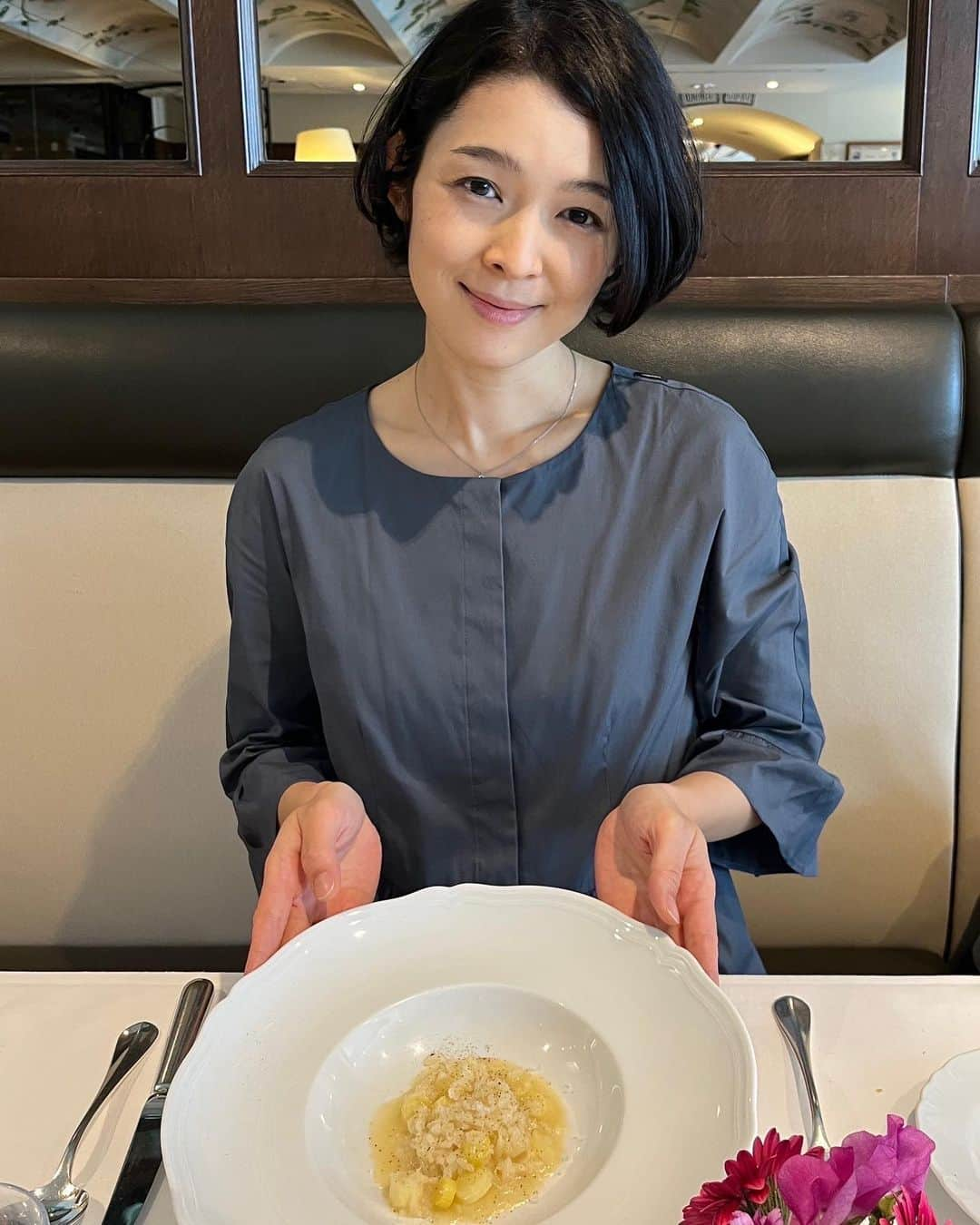 藤澤恵麻のインスタグラム：「⁡ リストランテでランチ。 ⁡ 「春人参のムース」に始まり、 「ホタルイカとグリンピースのパスタ」 「ホワイトアスパラガスのリゾット」と、 美味しい春の味覚をいただきました。 ⁡ メインは「金目鯛のパン粉焼き」にしました。 どのお料理も素材を活かした身体に優しいお味で、とても満たされました。 ⁡ ⁡ #恵麻 #ema #リストランテ #レストラン #ランチ #春」