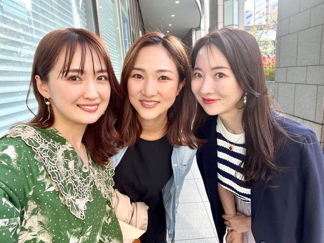 花岡維生のインスタグラム：「久しぶりに3人で集まれたー🫶🫶🫶 この日をすっごく楽しみにしてた🥹 思い返せばこのメンバーで集まるのは2015年から早8年💛9年目に突入しました😽 まだ楽しかった余韻に浸ってる〜最高😂💓 #afternoontea #アフタヌーンティー」