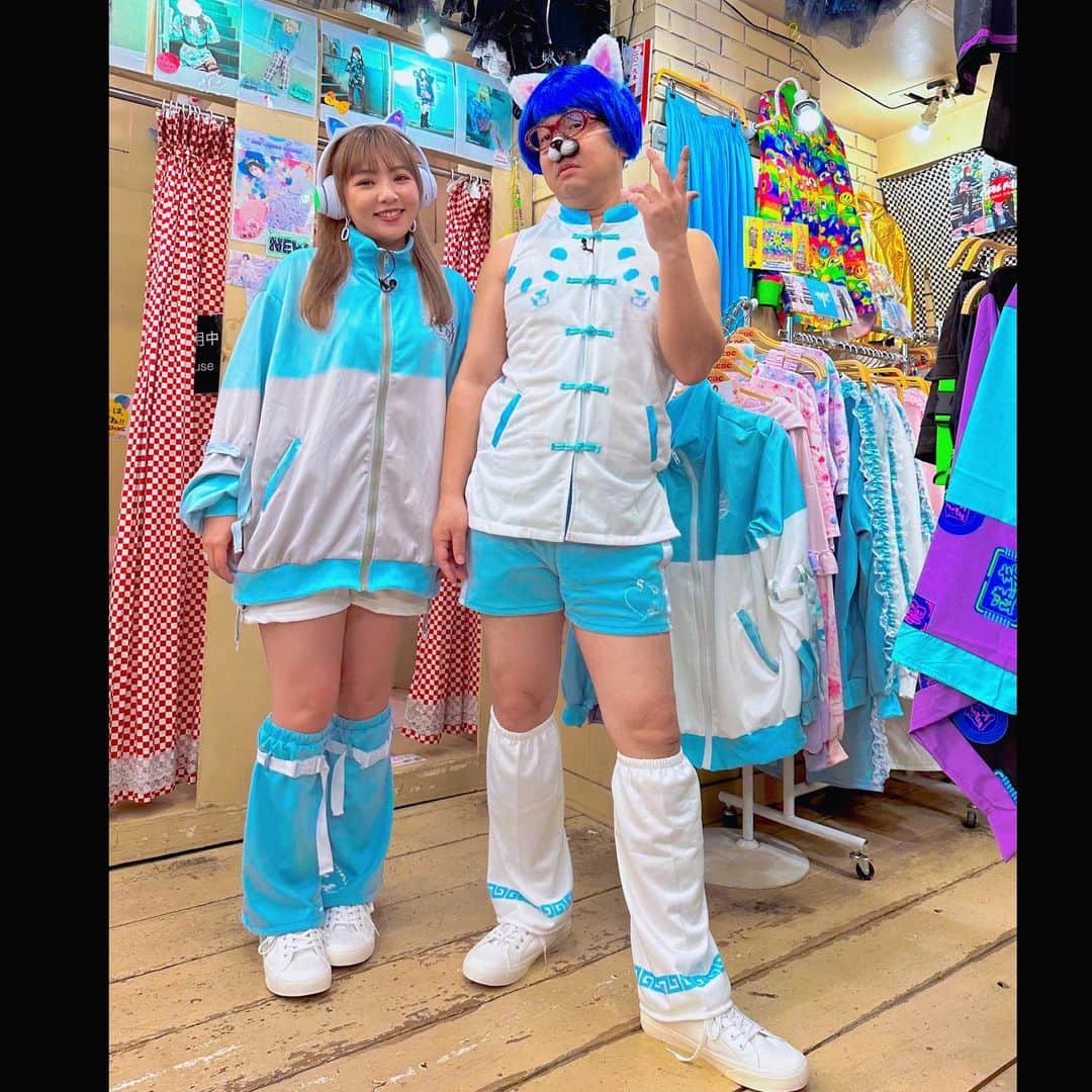 のインスタグラム：「@tbs_loveit  ラヴィットロケめちゃくちゃ楽しかったです☺️💜 天ちゃんが可愛いすぎて✨ なすなかにしさんとのロケは非常に楽しかったです😆✨ ３枚目の私の顔、スベッてます🤣 若者の色々な体験ができてよかった！！！！！！！！ ロケがない限りもう出来ないもんね！！ 水色界隈とか Y3Kメイクとか シースルーすぎるファッションとか ASMRとか ボケとか🤣笑笑 ・ ありがとうございました❗️ ・ 天ちゃんと写真が撮りたかった私です🫥🫥🫥笑 #ラヴィット」