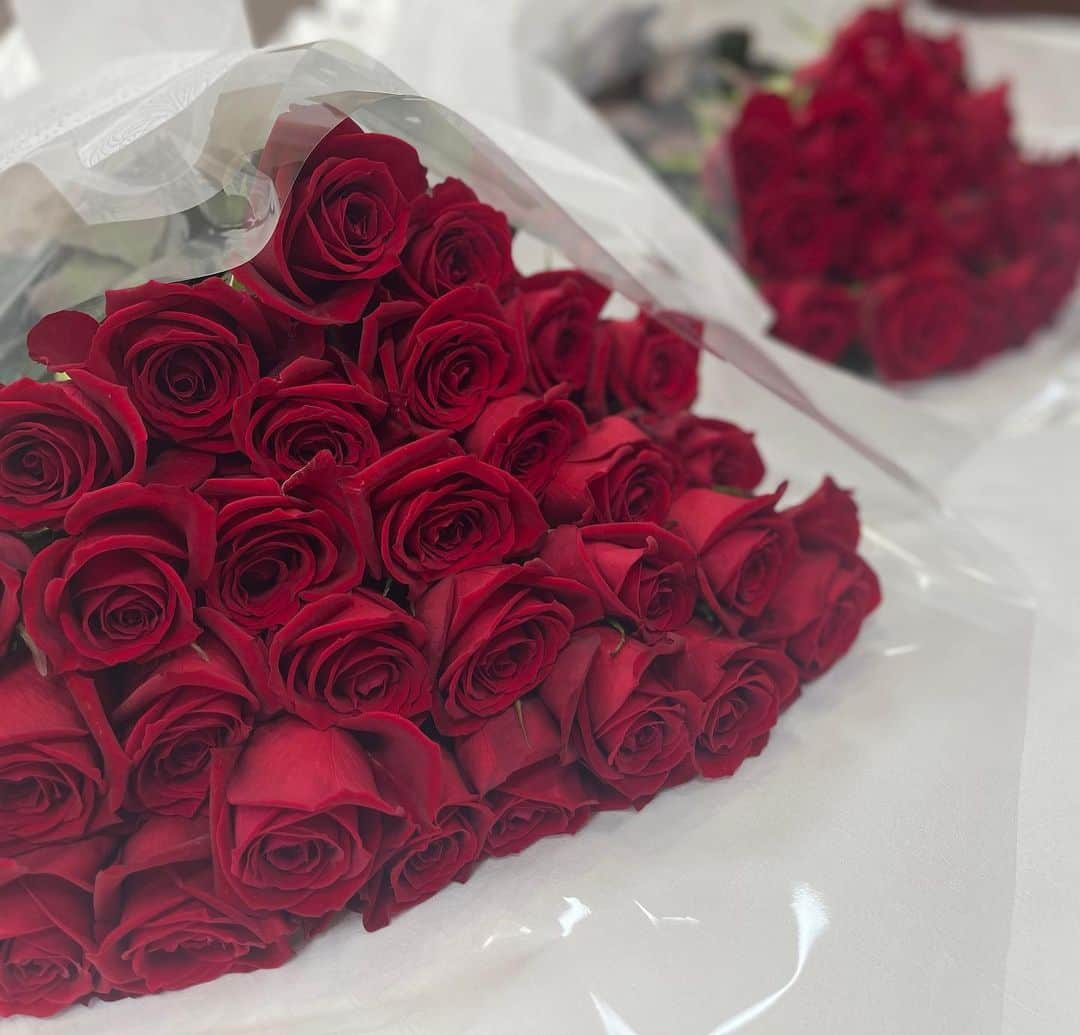 野々村彩乃のインスタグラム：「#rose#rosa お花ってやっぱりすごく嬉しい✨」