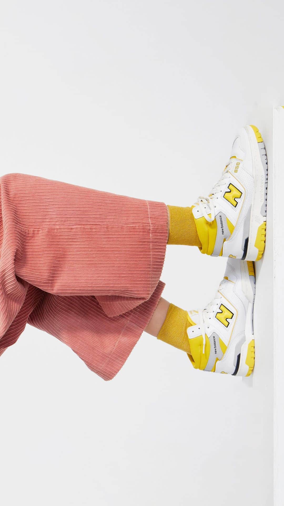 カレンウォーカーのインスタグラム：「With the new 650 silhouette, New Balance introduces a hi-top counterpart to the wildly popular 550, a 1980s inspired on-court design with epic proportions. Shop the new 650 along with updated colours of the 550 style available in store and online at karenwalker.com.」