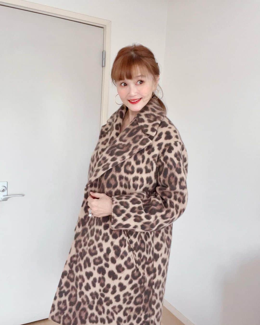 高見恭子さんのインスタグラム写真 - (高見恭子Instagram)「生きかたはみんな猫が教えてくれる  #leopard#leopardprint  #leopardcoat #coat #coatstyle#coatlove  #fashion#fashionphoto #smile」4月24日 11時50分 - takami_kyoko