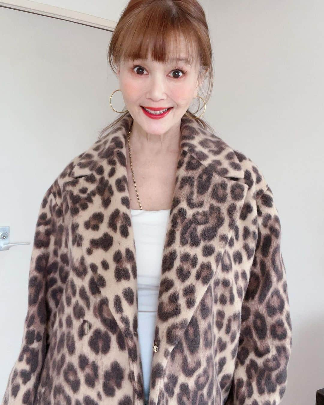 高見恭子さんのインスタグラム写真 - (高見恭子Instagram)「生きかたはみんな猫が教えてくれる  #leopard#leopardprint  #leopardcoat #coat #coatstyle#coatlove  #fashion#fashionphoto #smile」4月24日 11時50分 - takami_kyoko