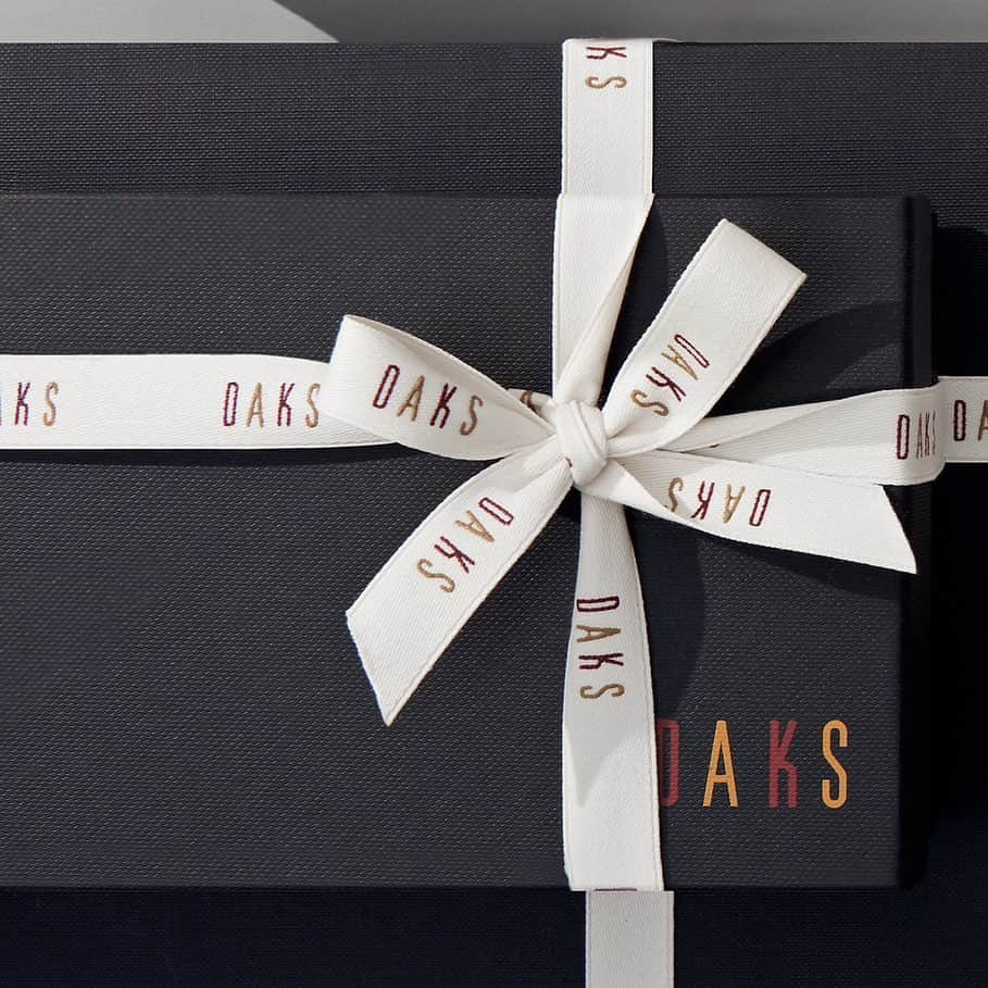 DAKS Koreaさんのインスタグラム写真 - (DAKS KoreaInstagram)「HAPPY DAKS GIFT🎁  따뜻한 사랑과 애정의 마음을 전하는 5월 가정의 달, 변치 않을 마음을 #닥스액세서리 와 함께 전하세요! LF몰(@lfmall_official)에서 #가정의달 기획전 추천 아이템을 제안합니다. #가정의달 선물도 역시 닥스💗  #닥스 #가정의달선물 #닥스선물 #닥스가방 #daks」4月24日 11時56分 - dakskorea_accessories