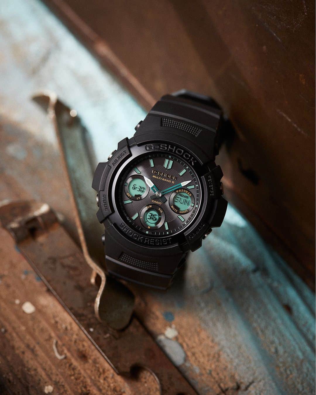 G-SHOCKさんのインスタグラム写真 - (G-SHOCKInstagram)「TEAL AND BROWN COLOR  錆びついた金属をイメージしたカラーリングを纏った「TEAL AND BROWN COLOR」シリーズが登場。ブラックをベースに、経年変化した風合いを様々な塗装技術を使って表現しました。  The new series called "TEAL AND BROWN COLOR" is now available in a coloring reminiscent of rusted metal. Based on a black body, the aged texture is expressed using a variety of painting techniques.  AWG-M100RC-1AJF  #g_shock #awgm100 #tealandbrowncolor #fashion #watchoftheday」4月24日 12時00分 - gshock_jp