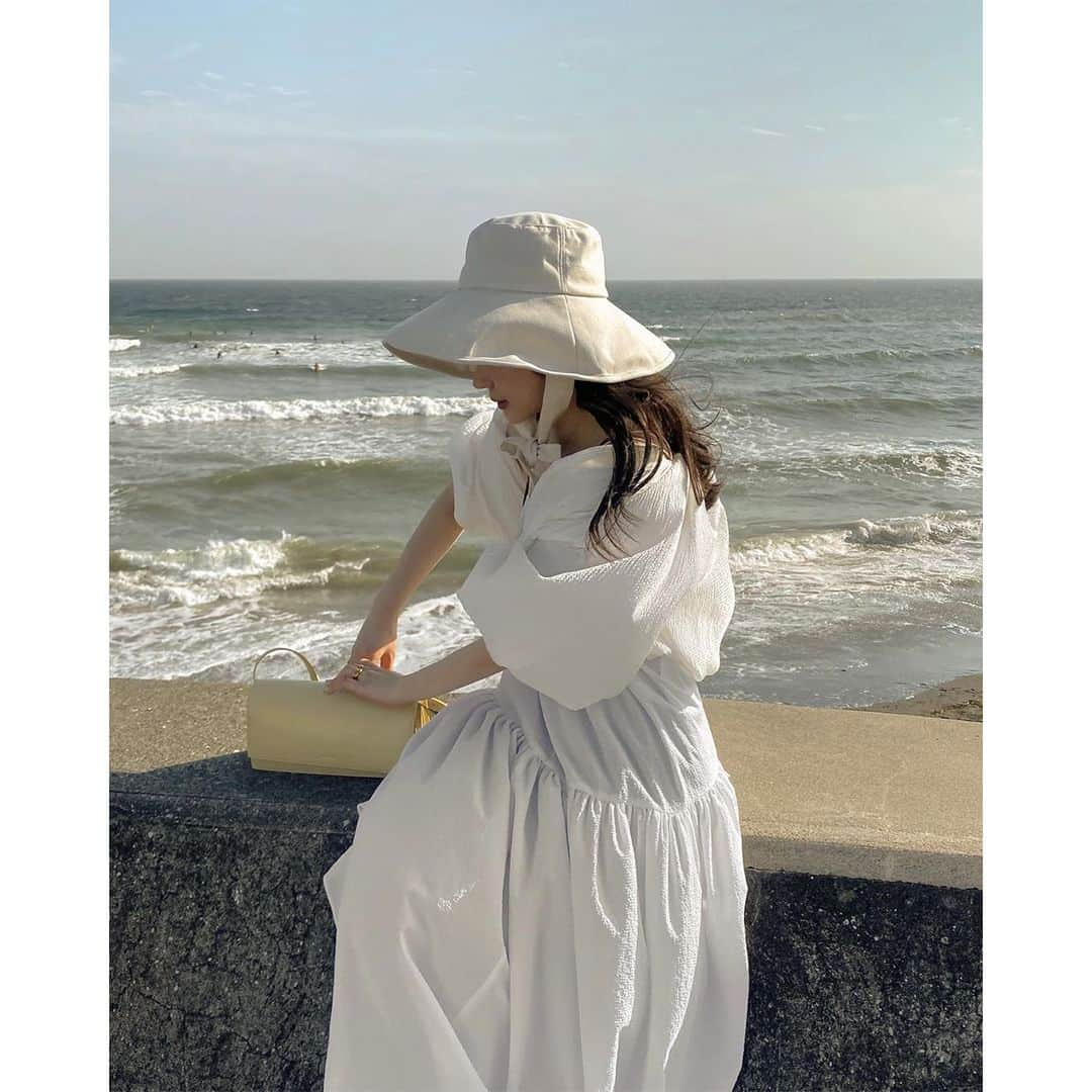 PATRA magazineさんのインスタグラム写真 - (PATRA magazineInstagram)「【春夏に着たくなる！白ワンピース特集🤍🦢】  春夏に絶対おすすめなのが”白ワンピース”🤍  海やお花畑にとっても映えるのがポイント！  デートコーデにもぴったりだから、 ぜひみんなもチェックしてみてね🌷  ＼ thank you 🦢 ／ @___reimm.74 / @___ponmk2___ @megu.03_03 / @emmay0405 @__kmiii / @fuchan_2003 @milxlx  今みんなの中で流行っている事やアイテムがあれば @patra__jp をタグ付けしてぜひ教えてね🔔  皆さんのすてきな投稿をぜひ紹介させてください！ . . #白ワンピース #白ワンピースコーデ #ワンピースコーデ #春服コーデ #春コーデ」4月24日 12時00分 - patra__jp