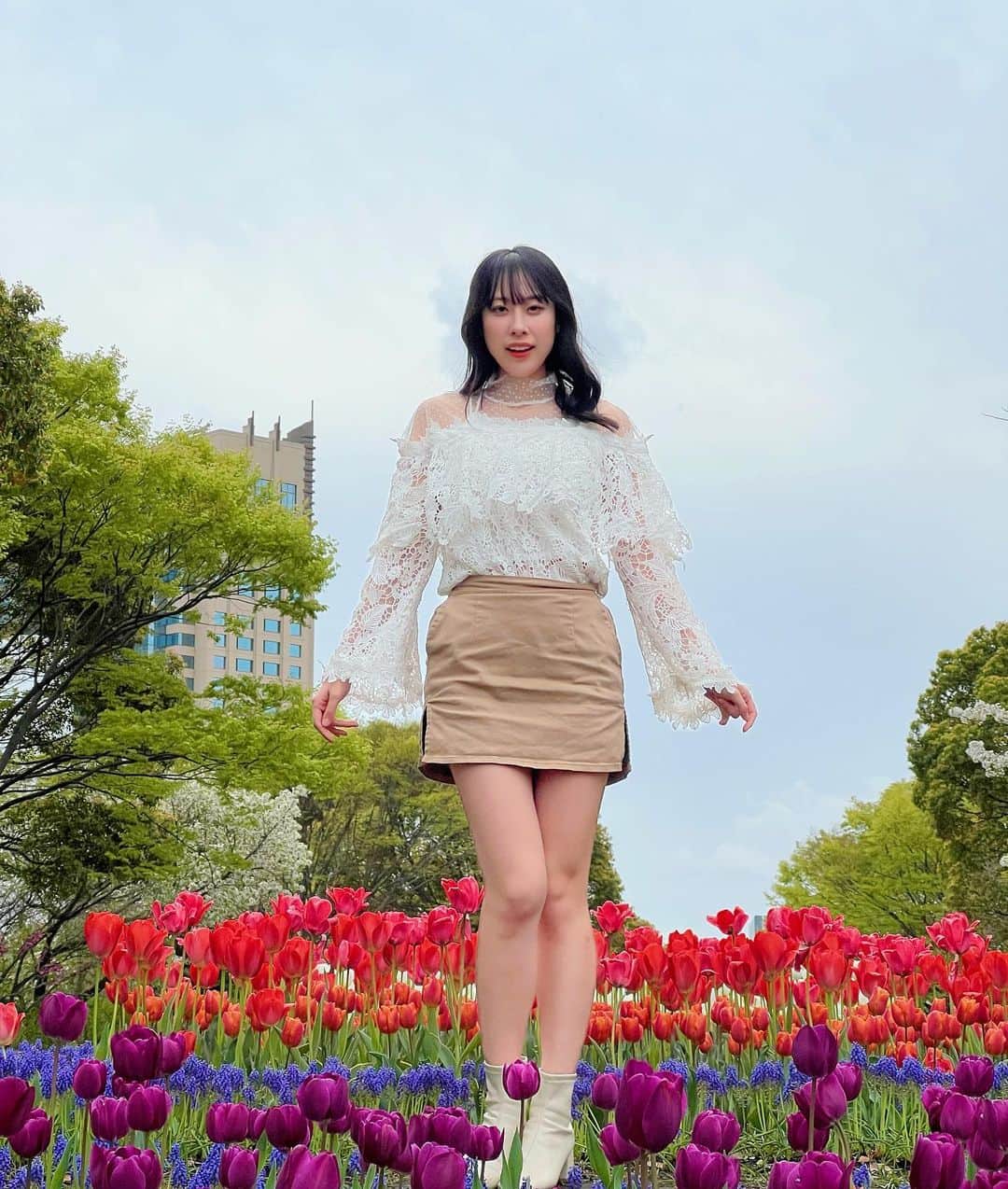 宮島小百合のインスタグラム：「綺麗だったなーあ🥹❤️❤️  #かかかぶぶぶききき #アイドル#お花見スポット #お花畑#チューリップ#チューリップ畑」