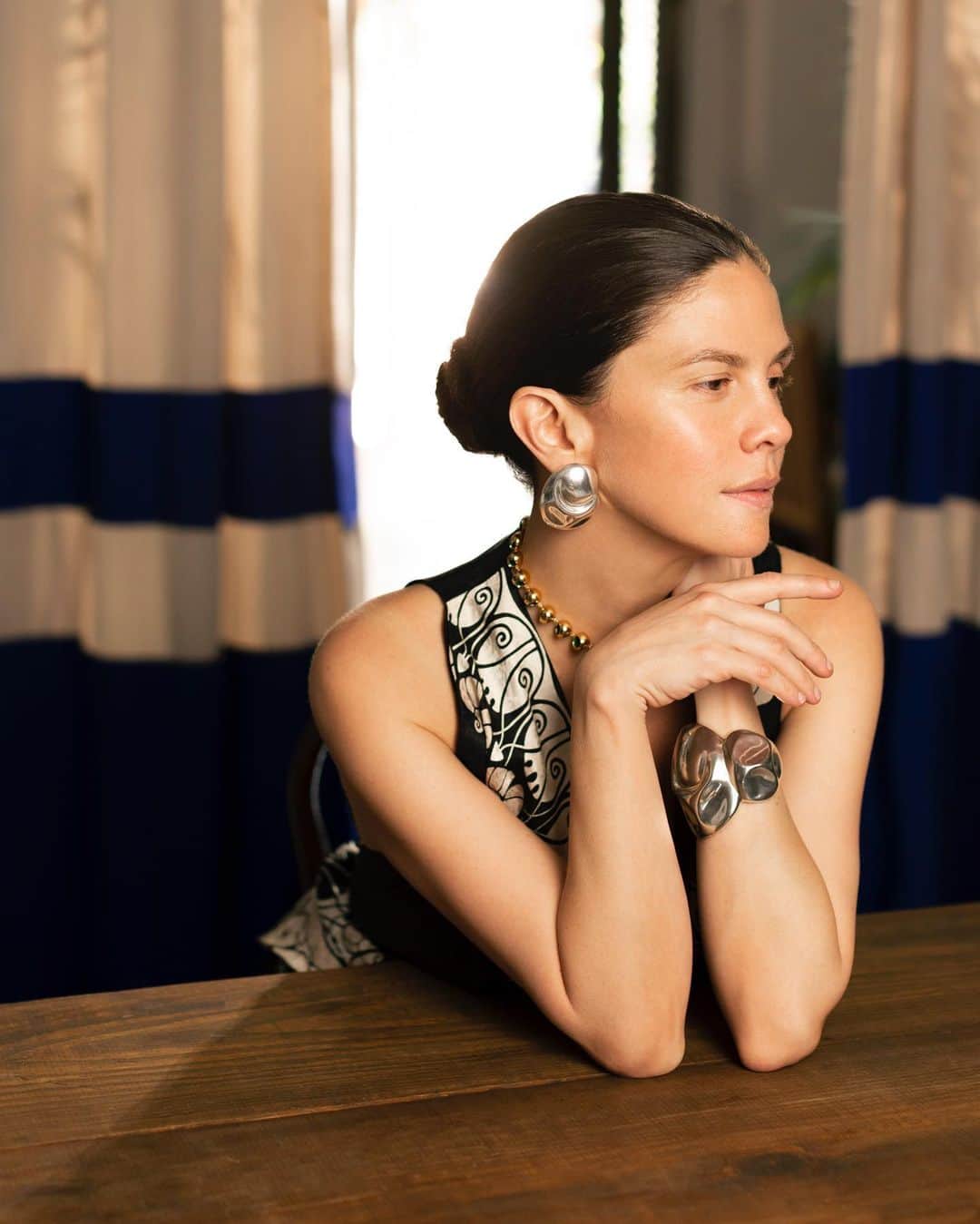 Monica Sordoのインスタグラム：「Portrayed by @andresoyuela for Raíces by @latinamericanfashionsummit during @designweekrd wearing the Cubagua Earrings and Cuff as a set paired with @monicavarela necklace and @beatrizcamacho3 dress. Ten blissful minutes and the must relax I have ever been in front of a Cámara. Thank You Andres to you and your beautiful energie, this is one for the books and @estefanialacayo & @samanthatams for making us part of this dream 🤍」