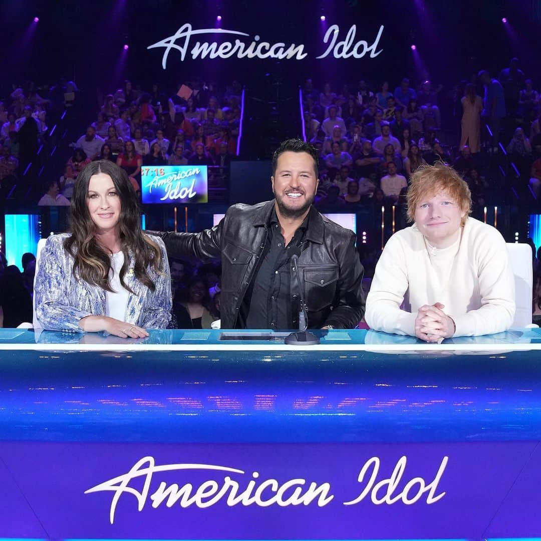 アラニス・モリセットのインスタグラム：「a blast 💥  and an honor to support each unique magic ✨ @americanidol @lukebryan @teddysphotos @colinstough  @havenmadisonsings  @wtongi @megandaniellemusic  @oliversteelemusic @warrenpeay @we_ani @realzachariahsmith」