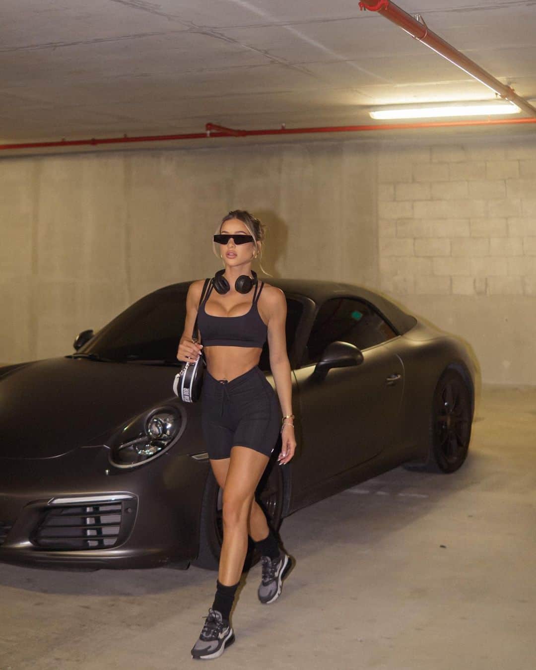 Cindy Pradoのインスタグラム：「Start your engines 🏁 and go grab this @fabletics fit. These shorts fit so 🔥 #fableticspartner」