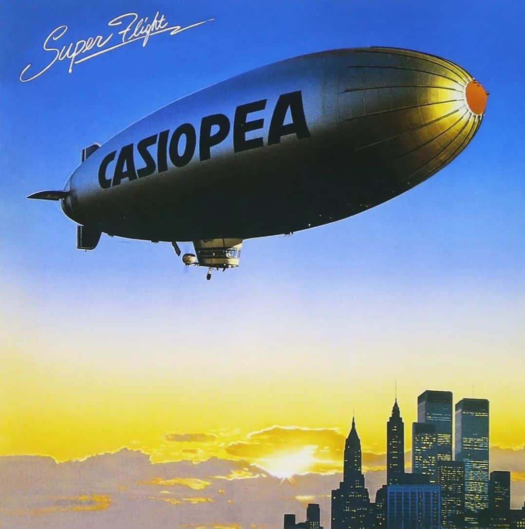 中村松江さんのインスタグラム写真 - (中村松江Instagram)「今日の一曲はカシオペア(Casiopea)で『朝焼け(Asayake)』です✨ アルバム「Super Flight」に収録。 1979年にリリースされたカシオペアのアルバムからの一曲です✨ 世代的にカシオペアというとこの曲がとっても印象に残ってますね🎶 現在もCASIOPEA-P4（カシオペア・ピーフォー）名義で活動中です👍 (№1341) #歌舞伎 #中村松江 #カシオペア #casiopea #朝焼け(asayake) #superflight」5月9日 7時33分 - matsue_nakamuraofficial