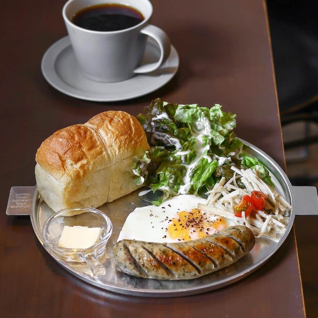 きょん。さんのインスタグラム写真 - (きょん。Instagram)「.  .  cafe Béret noir @cafe_beret_noir  そうそう、 こんな朝食がたべたかったのさぁ、 というお手本モーニング。  ミニ食パンと プリっとしたソーセージが 嬉しいやつ。  モーニングって名前だけど、 終日オーダー可能なところもポイント◎  店名:cafe Béret noir 住所:神戸市灘区中原通4-1-1-101  #breakfast#トースト#カフェモーニング #japanesefood#asagohan」5月9日 7時36分 - kyon_tokiiro