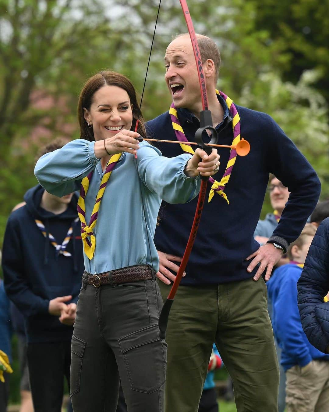 Just Jaredさんのインスタグラム写真 - (Just JaredInstagram)「Prince William, Princess Catherine (aka Kate Middleton), and their three kids, Prince George, 9, Princess Charlotte, 8, and Prince Louis, 5, participate in #BigHelpOut day following the Coronation with a visit to the 3rd Upton Scouts Hut. They participated in activities including archery, painting, and s'mores making! Tap this photo in the LINK IN BIO for many more photos. #PrinceLouis #PrinceGeorge #PrincessCharlotte #KateMiddleton #PrinceWilliam #RoyalFamily Photos: Getty」5月8日 22時48分 - justjared