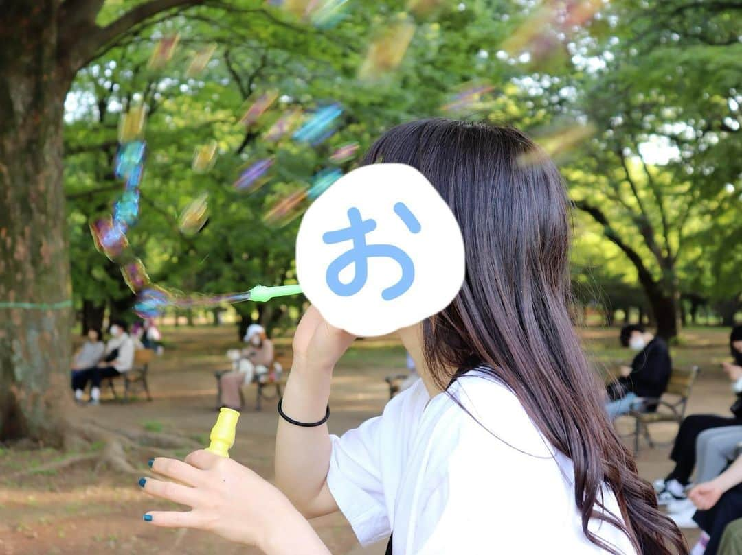 樺澤まどかさんのインスタグラム写真 - (樺澤まどかInstagram)「🍻🫧  GW代々木公園でピクニック 昼ビールとシャボン玉  シャボン玉で映え写真撮りたかったのに 強風すぎてシャボン玉が速すぎる😂😂  映えない😂😂  photo by OHさん  あ〜GW最高だったな〜 初日に戻れるよって言われたら もう一周同じことしたいなって思うくらい  #樺澤まどか  #gw#代々木公園#ピクニック#強風#ビール#昼ビール#シャボン玉#泣いて済むなら#泣きやがれ#全ての恋は#シャボン玉#🫧」5月8日 22時50分 - kabasawa_madoka