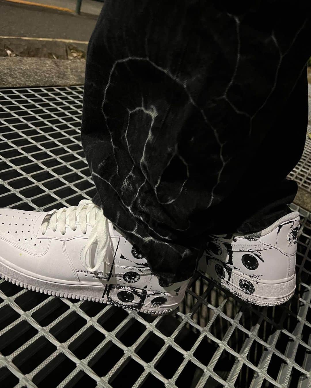 やまとさんのインスタグラム写真 - (やまとInstagram)「Tokyo🗼  Jacket: @supremenewyork  Jeans: @supremenewyork  Sneaker: @nike × @supremenewyork × @commedesgarcons  #sneaker #y_kicks」5月8日 22時51分 - com.yamato