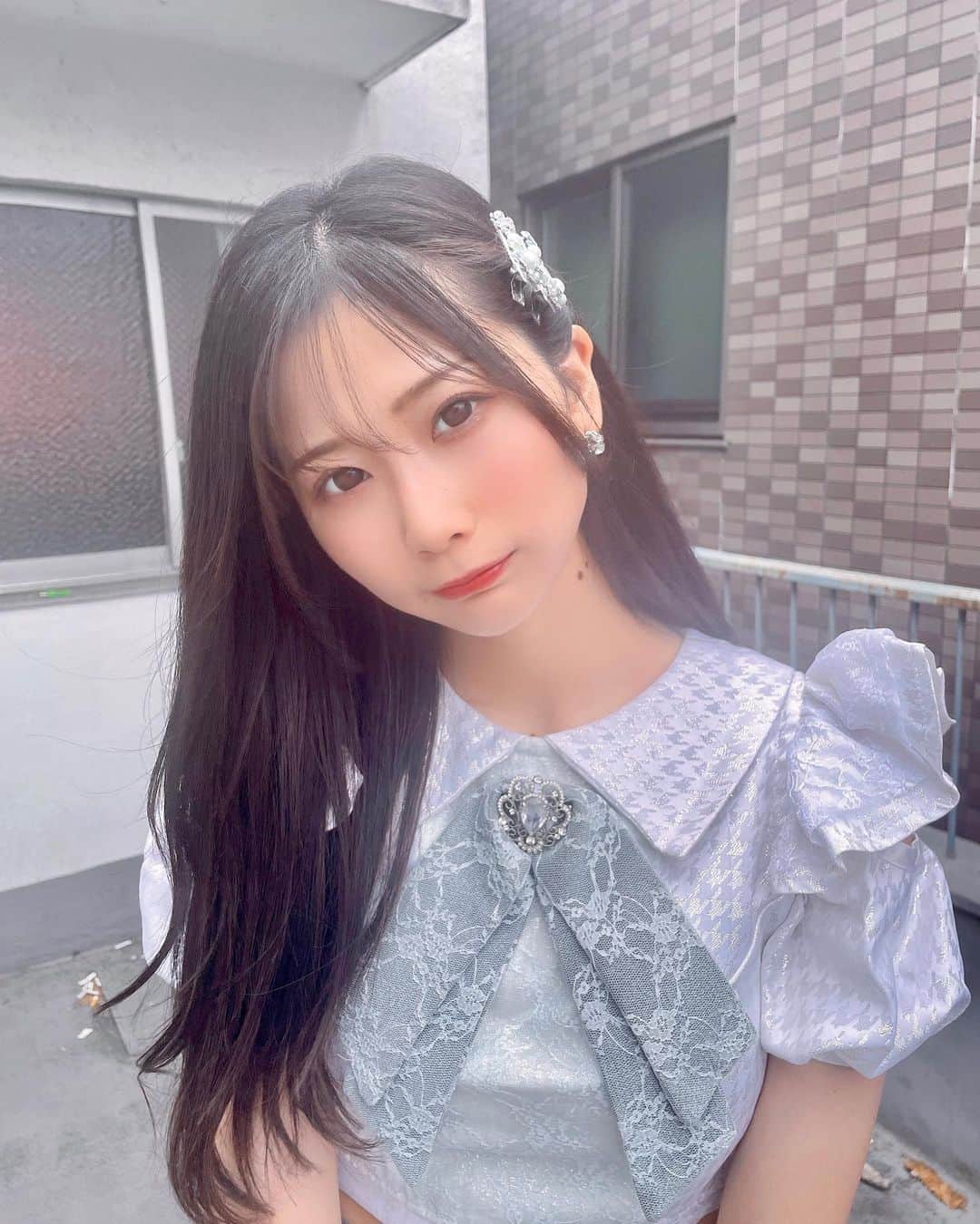 塩野響子のインスタグラム：「⠀久々に前髪生えた🌱笑」