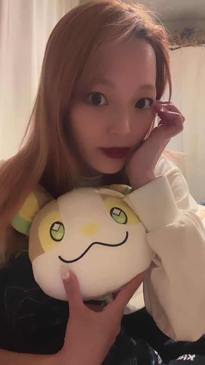 のインスタグラム：「全肯定LIVE☘️5月はとにかく無理しないで、肩の力抜いて、気楽にご自愛の月にしましょうね🥺」