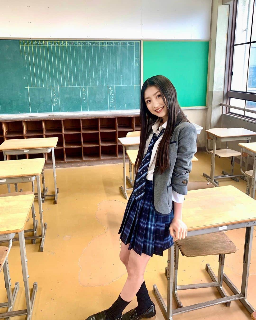 塩月希依音のインスタグラム：「school ✏︎𓂃𓈒𓏸🎞  #school#schoolphoto #schoolphotos #制服#学校#教室#classroom #jk#ljk #05#05년생 #05line」