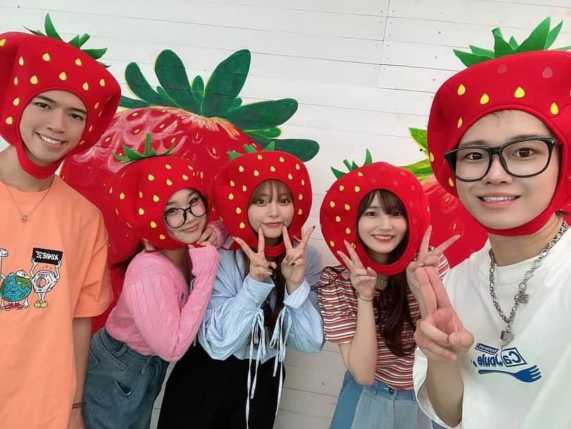 のインスタグラム：「スカイピースさんと 【いちご100個食べれるまで帰れません】のコラボ企画させて頂きました！  憧れていた方とコラボ出来て 嬉しすぎた🎀♡  かすちゃん顔小さ過ぎて可愛過ぎた大好きです🤤❤️  #スカイピース #かすちゃん #ゆのん #ねねモンスター #コラボ #コラボ企画 #youtube #いちご #いちご狩り #埼玉 #楽しかった #最高の思い出 #jk2」