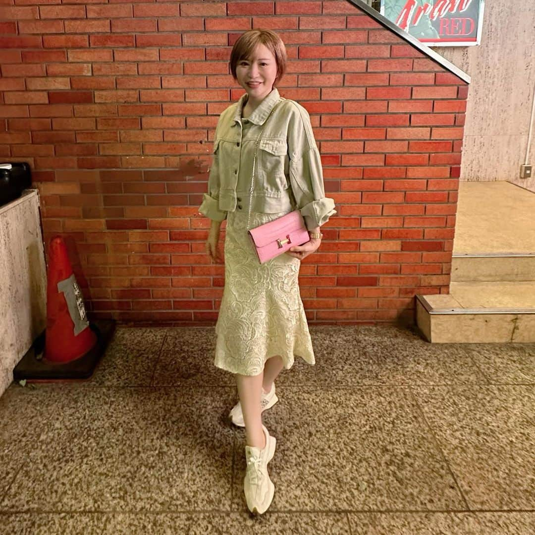 里美ゆりあさんのインスタグラム写真 - (里美ゆりあInstagram)「今回は背景を気にしない😙  #里美ゆりあ #hermes #バブルガムピンク #クロコダイル」5月8日 23時01分 - satomiyuria