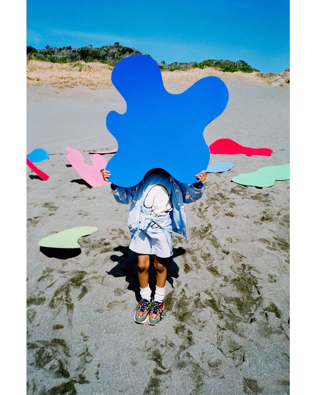 小見山峻のインスタグラム：「. 4月24日発売のmilk japon No.46、表紙と巻頭のSTELLA McCARTNEYのストーリーを撮影しています。 . @milk_japon @stellamccartney @natsumi.ogasawara @miraiuejo @akikofukunaga_ @tadashi.hh @ataque」