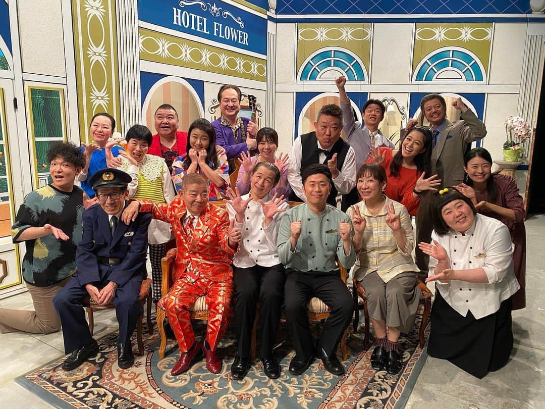 吉本新喜劇のインスタグラム：「アキさん、吉田裕さん 新座長就任お披露目公演 本日無事に終了いたしました👏 お疲れ様でした🤗  ご来場いただいた皆様 ありがとうございました🙇‍♀️🙇  この公演は 5/13(土)12:54〜 MBS毎日放送にて放送致します🌻🫧  🗣️ぜひご覧くださいませ  #新座長  #吉本新喜劇   （2.4.5.6枚目 Photo by @oyadomari_yasuhide ）」