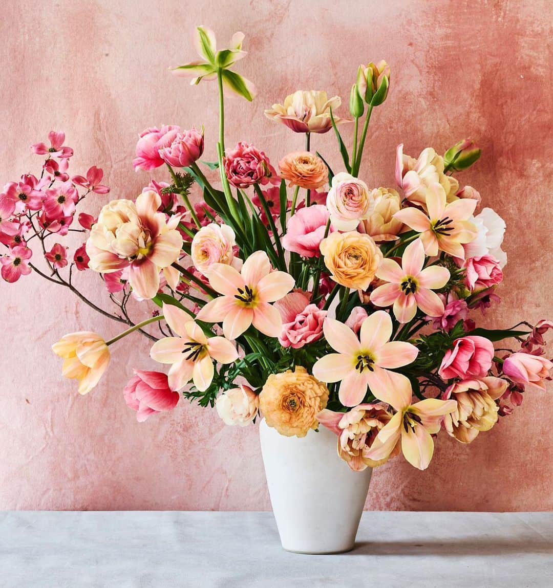 マーサ・スチュワートさんのインスタグラム写真 - (マーサ・スチュワートInstagram)「"There's such a diversity of floral choices in spring—it's heaven," says floral designer @ariellachezardesign. For this pastel display, sourced from @fiveforkfarms, she mixed 'La Belle Epoque', 'Aveyron', 'Chinatown', and 'Apricot Beauty' tulips, massaging some of the petals open for fullness, then added anemone, dogwood, and ranunculus. "It's hard to argue with the shape of your vase," she says of this narrow-necked style. "The small, circular opening forces the flowers to be fairly vertical, so I used a dogwood branch to open it up." Learn more about Fivefork Farms, a family-run operation producing some of New England's most beautiful blooms, at the link in our bio. 📷: @chrischurchill」5月8日 23時10分 - marthastewart