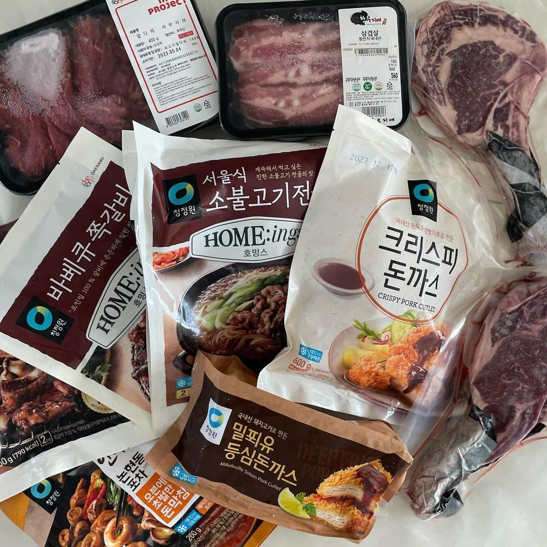 チェ・スルギさんのインスタグラム写真 - (チェ・スルギInstagram)「. 가족식사 🥕🥩🥗🍗」5月8日 23時18分 - angel9028