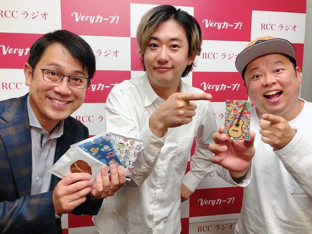 ボールボーイ佐竹のインスタグラム：「今日のそれ聴け！veryカープ ！ゲストは森本ケンタくんでした！ 楽しいひと時をありがとう！！😊 コーヒー☕️もありがとう楽しみ！  #それ聴け #森本ケンタ」