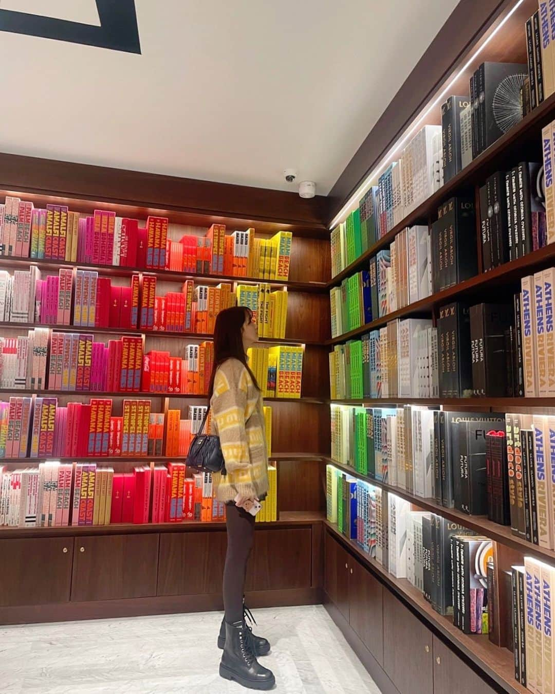 ユナさんのインスタグラム写真 - (ユナInstagram)「📚」5月8日 23時32分 - yoona__lim