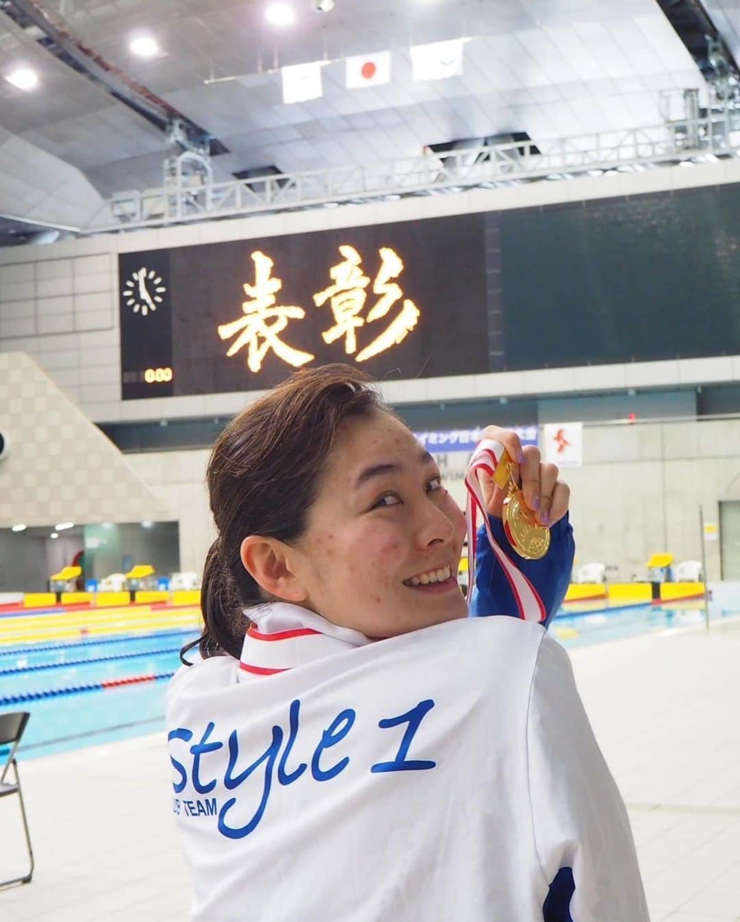 髙津奈々さんのインスタグラム写真 - (髙津奈々Instagram)「🧜‍♀️🌊🐬  【第35回フィンスイミング日本選手権】  2種目優勝、個人3種目、リレー2種目で日本代表に内定🎌  11月にタイ・プーケットで行われます アジア選手権出場権を獲得しました🇹🇭  応援ありがとうございました。  結果 50m サーフィス　18.77 2位🥈 (PB+0.24) 100mサーフィス　42.06 優勝🥇(PB+0.52) 200mサーフィス　1.36.16優勝🥇(PB+3.00) 50mアプニア　　　17.57 4位　(PB+0.48)  たくさんの人が応援してくれたのにも関わらず 今回は自己ベストを更新することができませんでした。  自分すら越えられないのかと悔しいですが、 良くも悪くもどれか一つの種目に特化せず全部練習に取り組んだ結果がそのまま出ていると思います。  日本の代表選手として世界に挑むには何が必要か。 強みが何で弱いところがどこなのか。 そこを意識して1つ1つに特化した練習を積んでいきたいと思います。  最強になれるように。  1人よりみんなでやる方が頑張れるタイプなので みなさんの力をお借りしつつ、 結果で恩返しできるようまた頑張っていきます。  練習してくださる皆さん、また一緒にお願いします。  そして今回の大会でも、 普段から身体のメンテナンス、そしてアドバイスをくれる @nobuki_bbc 橘信基さんに3日間ケアをして頂きました。  私の細かすぎる要望に 応えてくださりいつも感謝しかありません。  ありがとうございました🙇‍♀️✨  #フィンスイミング #日本選手権 #日本代表 #選考会 #finswimming  #プール #clubteamStyle1 #すたわん #優勝 #準優勝 #アスリート #選手」5月8日 23時32分 - nanatakatsu