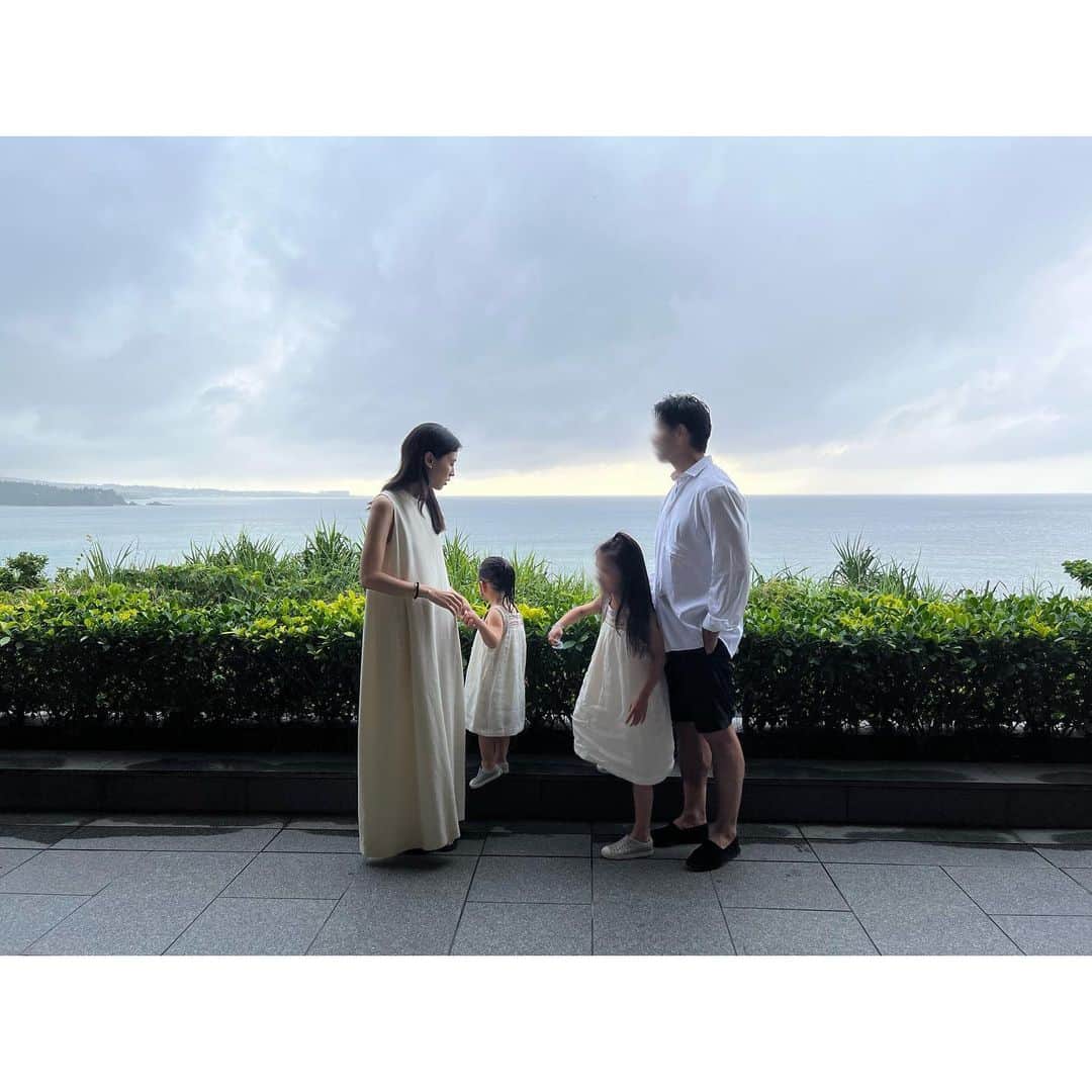 申真衣のインスタグラム：「あっという間のGW🌺 カメラ目線の困難さ🤣📸 豚焼肉の写真を見返しては、もっと食べられたのではと悔やんでいます🐖」