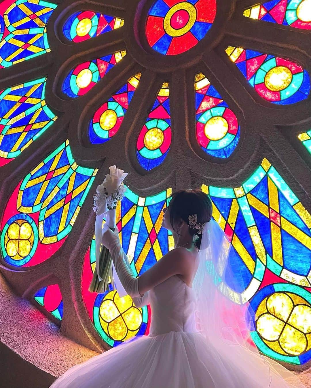 後藤理沙子のインスタグラム：「載せ忘れてた去年のブライダル撮影のオフショット💍 撮影でウエディングドレス着る機会多いから結婚してるの？と勘違いされること多いけどまだしてません🕊 * #ブライダル #bridal #結婚式 #ウエディングドレス」