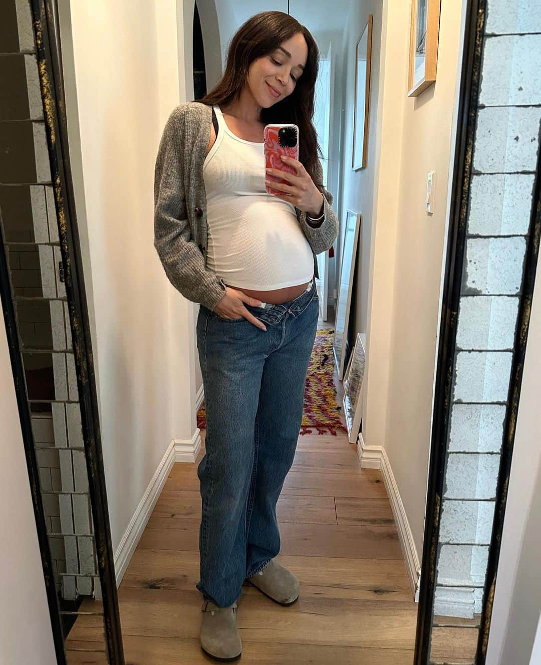 アシュリー・マデクウェさんのインスタグラム写真 - (アシュリー・マデクウェInstagram)「The bump last week. Didn’t include my compression sock hiking outfit. I feel like seeing that once on my story was enough?」5月8日 23時49分 - ashleymadekwe