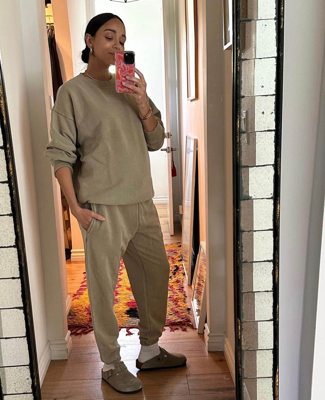 アシュリー・マデクウェさんのインスタグラム写真 - (アシュリー・マデクウェInstagram)「The bump last week. Didn’t include my compression sock hiking outfit. I feel like seeing that once on my story was enough?」5月8日 23時49分 - ashleymadekwe