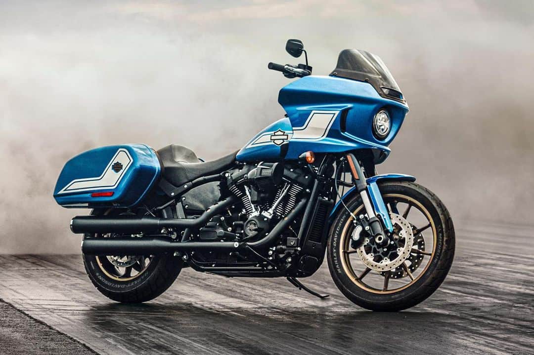 Harley-Davidsonさんのインスタグラム写真 - (Harley-DavidsonInstagram)「A limited-edition trio of motorcycles inspired by the high-performance muscle cars of the 1960s and ‘70s. Check out the 2023 Fast Johnnie Enthusiast Motorcycle Collection at the link in bio.​  ​#HarleyDavidson #LowRiderST #RoadGlideST #StreetGlideST #EnthusiastCollection」5月9日 0時00分 - harleydavidson