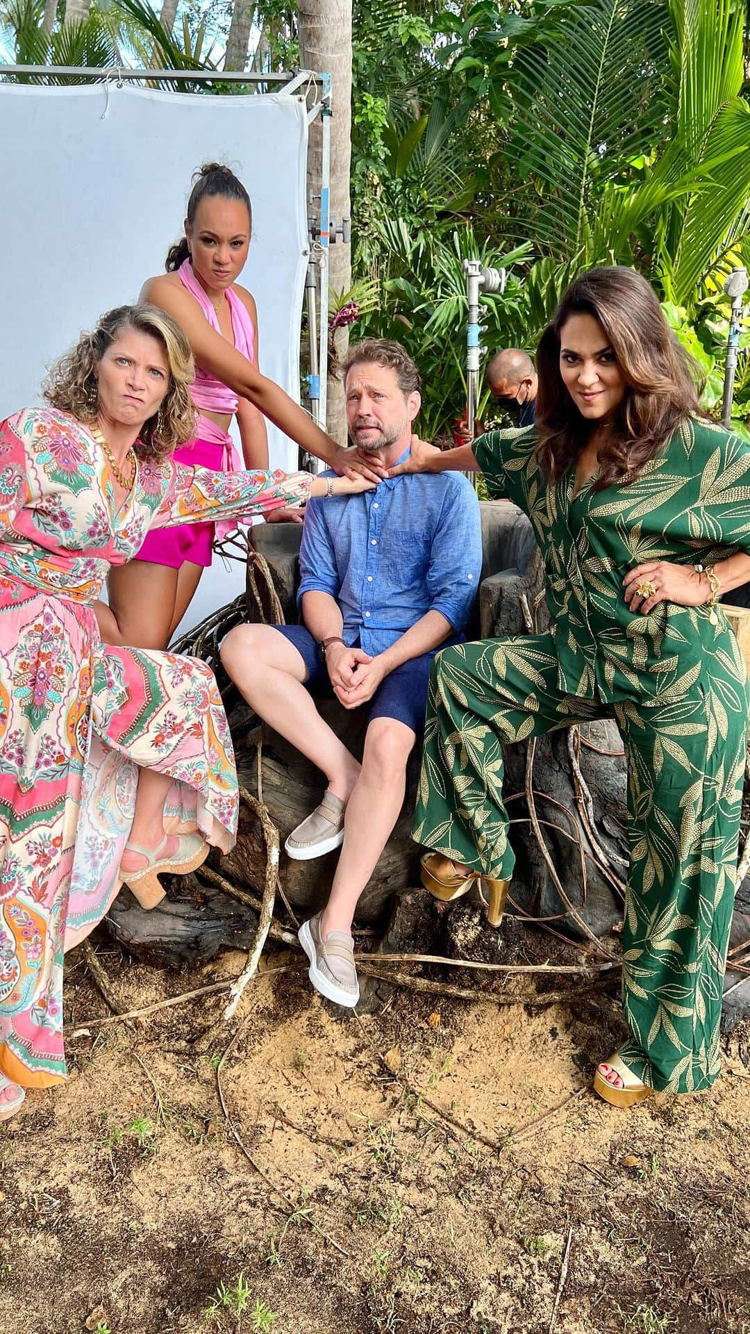 カミーユ・グアティのインスタグラム：「Ohhhhhh so juicy!!! 3 ex-wives seek revenge on Fantasy Island…what could go wrong?  Tune in to the Season Finale Tonight! #FOX 9pm  #fastasyisland  #fantasy #finale #fox」