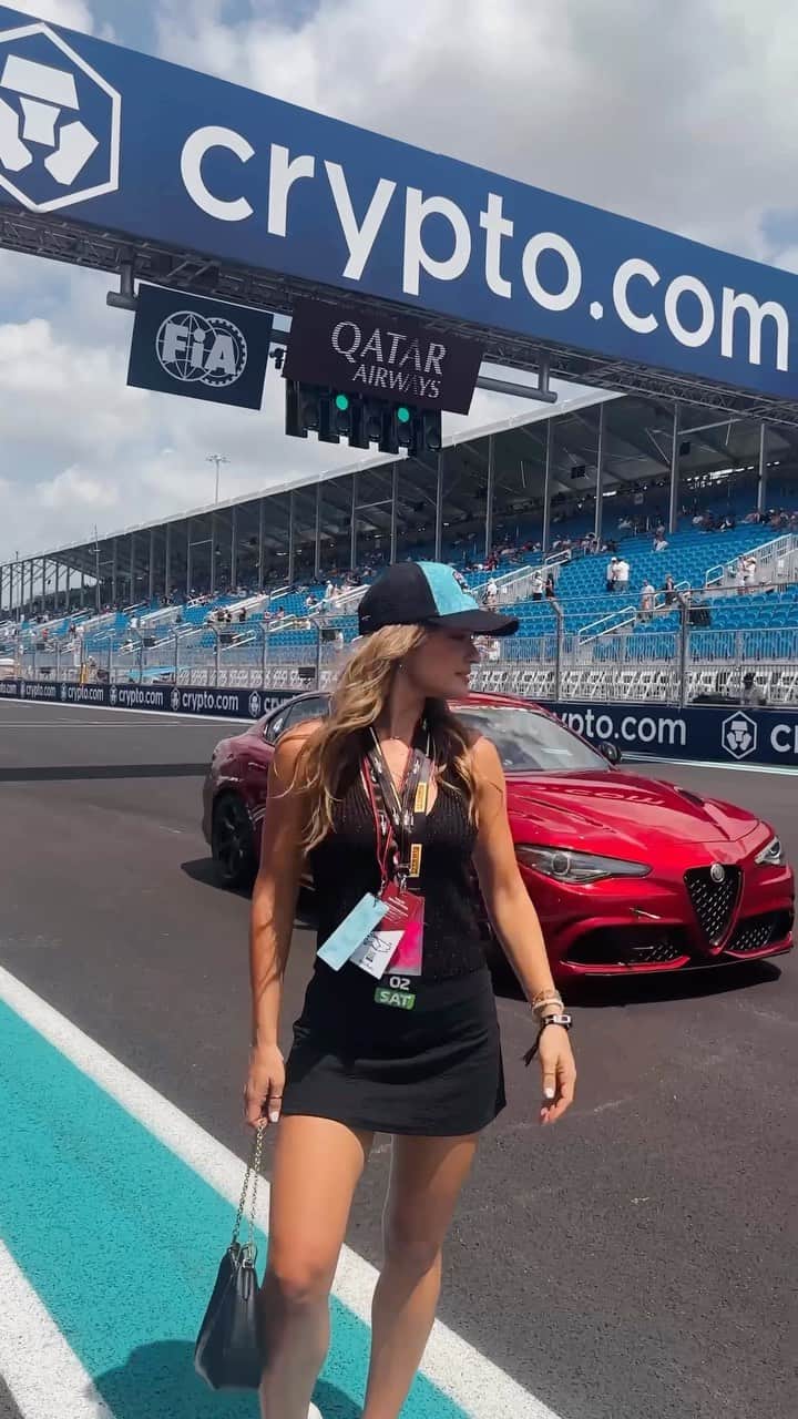 ヴェール・ゲンタのインスタグラム：「I love my golf cart but this is cool too 🏎️ #vroom #f1 #alfaromeo」